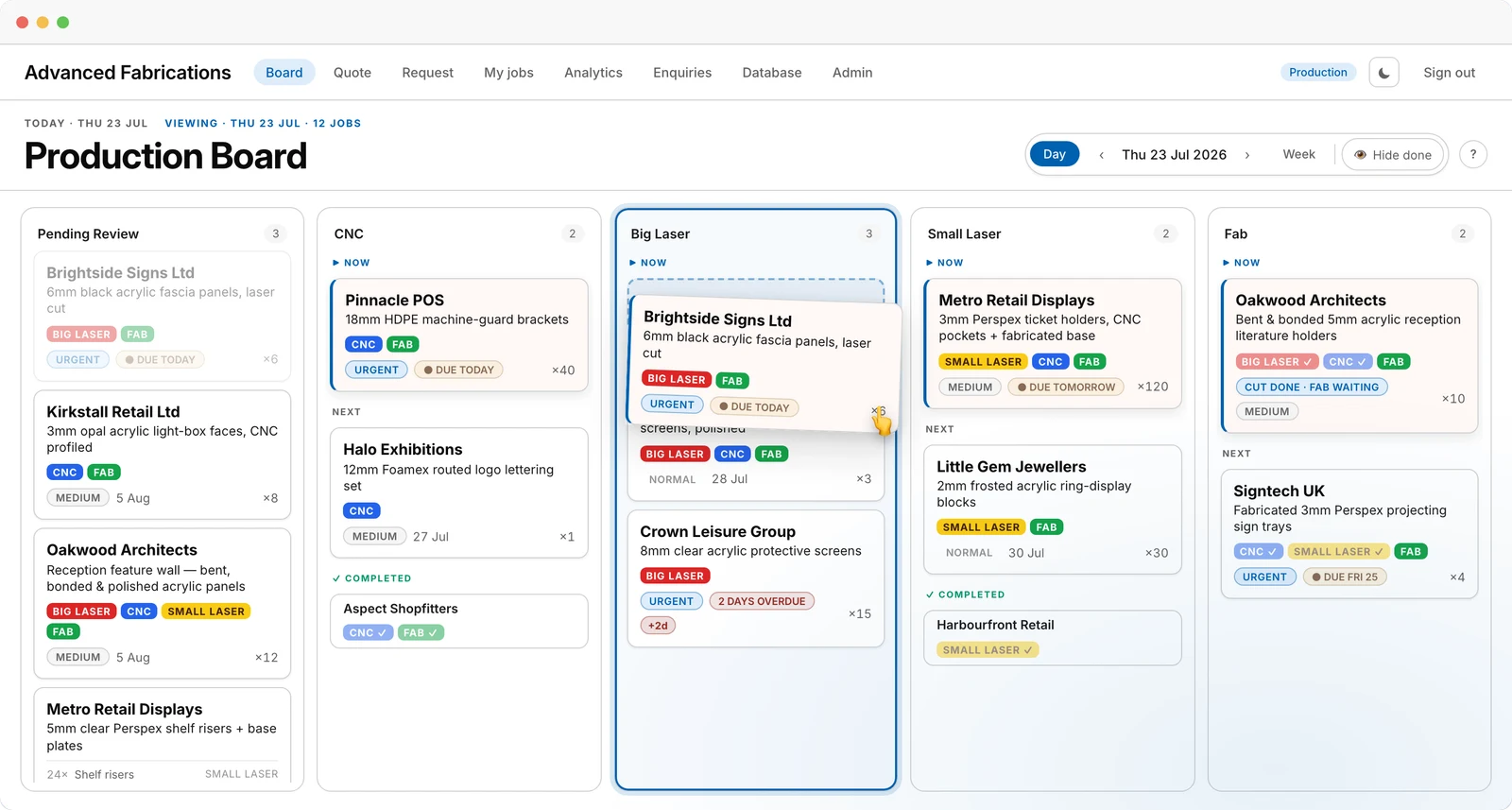 Drag-to-schedule view for placing jobs onto machines and days.